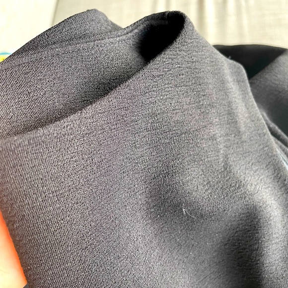 Club Monaco black cropped top - Picture 6 of 6